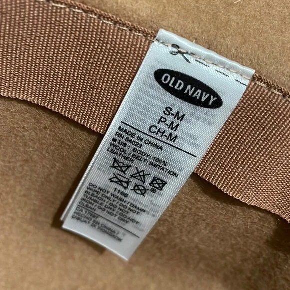 Old Navy®️ Wool Hat in Camel Color with Faux Black Leather Trim Detail - Picture 7 of 8
